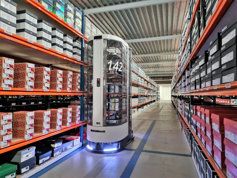 Dutch shoe retailer Schuurman Schoenen implements Magazino robots